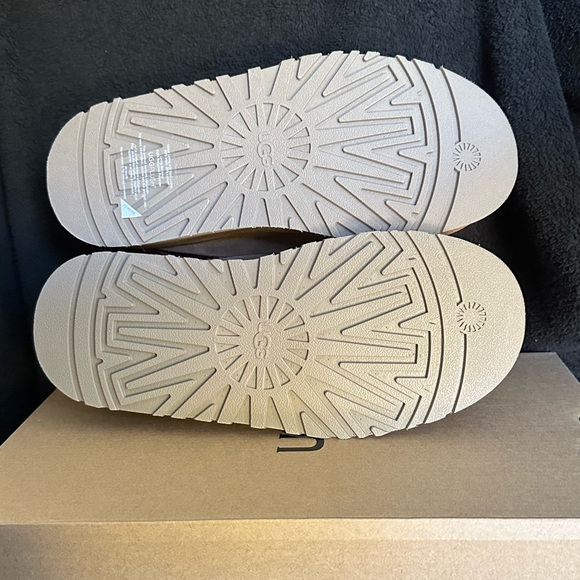 Ugg Chestnut Tazz Tasman Platform Slippers - Picture 4 of 7